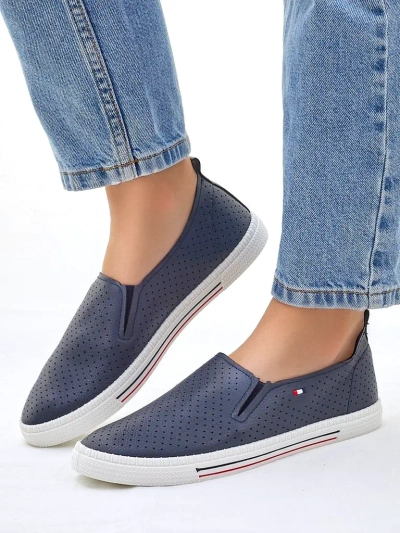 Chaussures pour femmes Royalfashion à enfiler perforées Vielles
