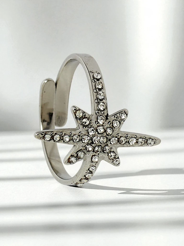 Bracelet jonc Dolce Vita avec des breloques décoratives