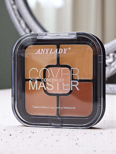 Palette de contouring mate et waterproof avec 5 correcteurs teinte nude 03
