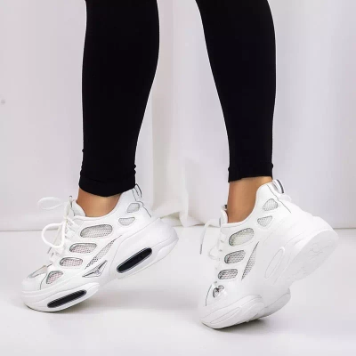 OUTLET Chaussures de sport femme blanches sur semelle épaisse Warina - Sporty
