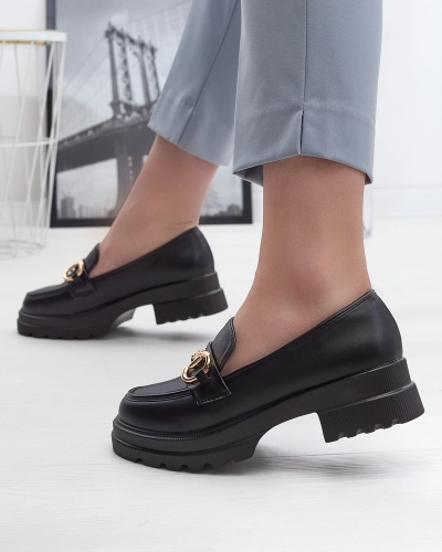 OUTLET Royalfashion Mocassins noirs pour femme avec ornements dorés Riasse