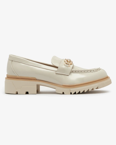 Mocassins pour femme laqués beige avec chaîne Sotella - Chaussures