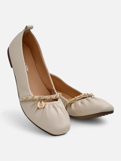 Ballerines pour femmes Aelia beiges en cuir écologique avec chaîne décorative ITALIA