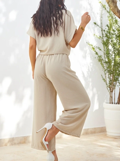 Ensemble Royalfashion pour femmes avec une chemise à manches courtes nouée et un pantalon évasé avec des strass