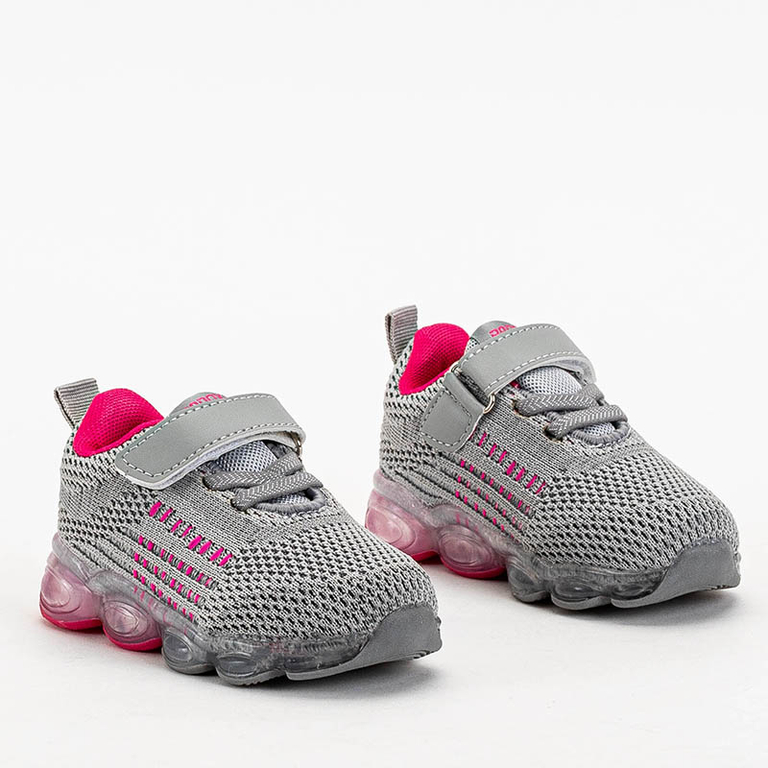 OUTLET Chaussures de sport pour enfants de couleur grise avec des éléments roses. Enfiler - Chaussures