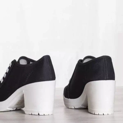 OUTLET Chaussures de sport noires sur un montant supérieur Grazenea - Chaussures