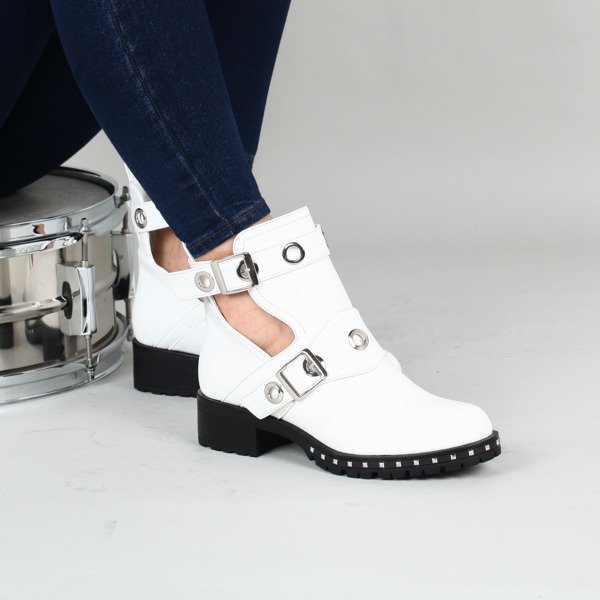 Białe workery z wycięciem Kallie- Obuwie