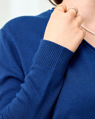 Royalfashion Pull bleu marine pour femme avec une encolure en forme de serpent
