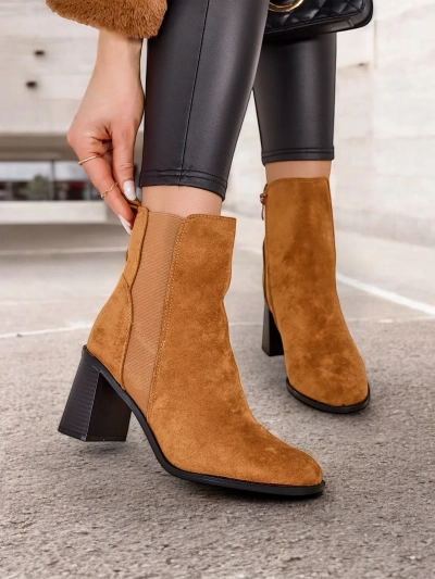 Les bottines pour femme Royalfashion sur un talon épais Enotto