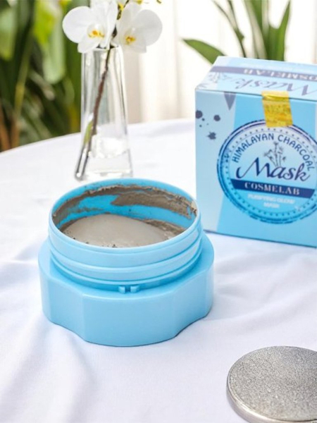 Masque visage au charbon – hydrate et régénère la peau