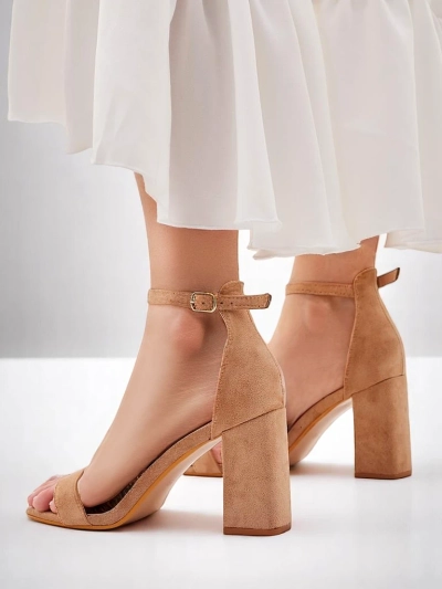 Sandales en éco-suède pour femmes Royalfashion Qwadrat