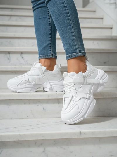 Baskets blanches compensées de Giulia Bella
