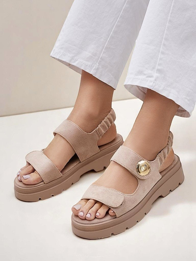 Sandales pour femmes beiges Royalfashion Callista sur plateforme en daim