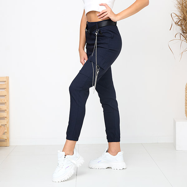 Pantalon cargo isolé bleu marine avec poches - Vêtements