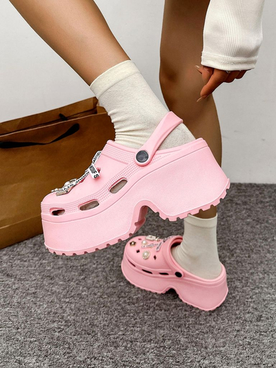 Tongs en caoutchouc Royalfashion pour femmes avec décorations Dellos