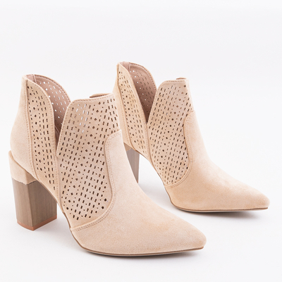 Boots ajourées beiges à enfiler sur le poteau Classa. Chaussures