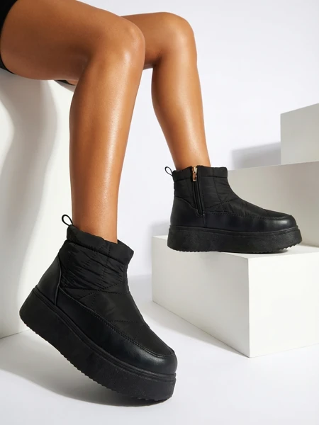 Royalfashion Bottes de neige à enfiler pour femme en noir Armeda