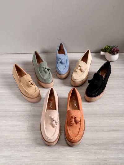 Mocassins pour femmes Royalfashion sur un talon compensé Ogalda