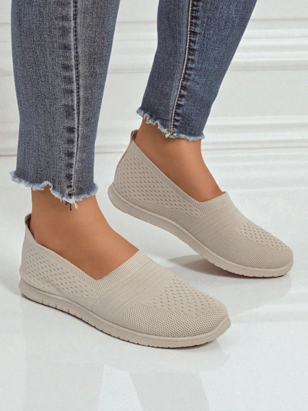 Slip-ons beiges pour femmes Callista - chaussures en tissu légères à semelle plate