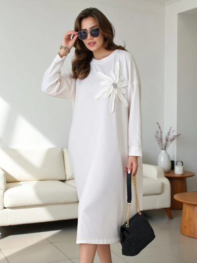 Robe mi-longue oversized en tissu pour femme Royalfashion avec une fleur