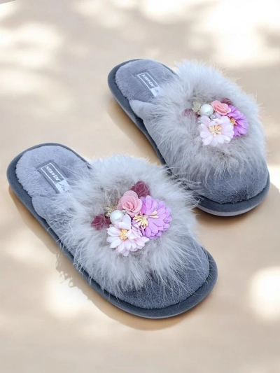 Chaussons en fourrure pour femmes Royalfashion avec fleurs Ederra