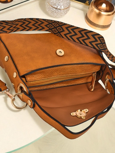 Sac à main femme Minerva jaune en cuir écologique, ornement abeille dorée, bandoulière bohème