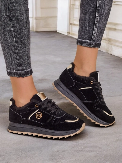 Royalfashion Sneakers pour femmes isolées avec fourrure. Boris
