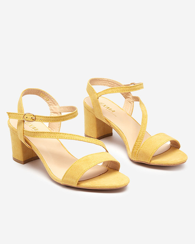 OUTLET Sandales pour femmes sur un poteau en jaune Klodu- Chaussures