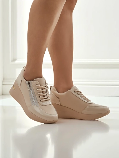 Baskets compensées pour femmes HeraBea beiges en cuir écologique de 6,5 cm avec fermeture éclair