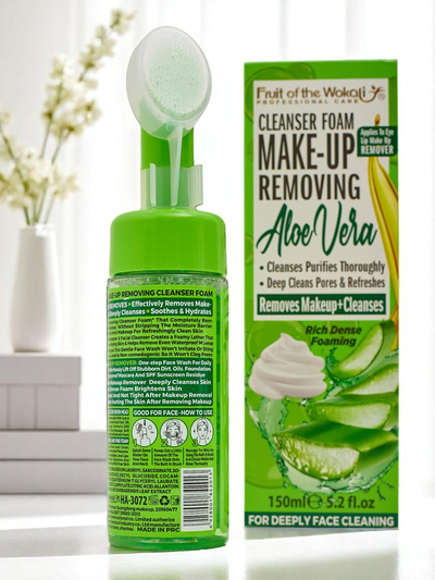 Mousse nettoyante et hydratante pour le visage à l’aloe vera avec brosse