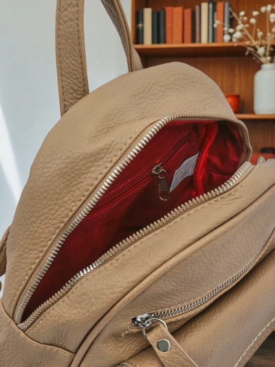 Sac 
à dos tressé pour femmes Królewska Moda Livia beige cuir écologique 25x25cm