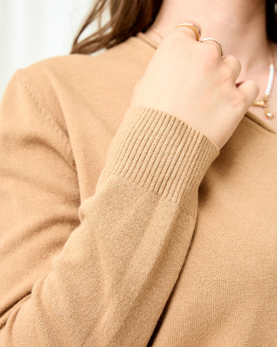 Royalfashion Pull femme camel avec encolure en cœur
