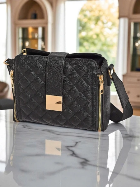 Sac pour femme noir Demetra en cuir écologique verni, élégant