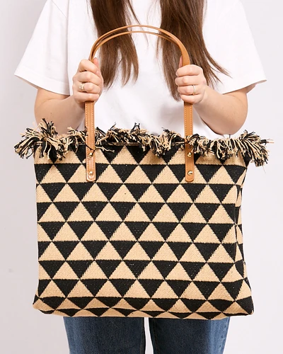 Sac besace tressé marron sur chaîne dorée - Sacs à main