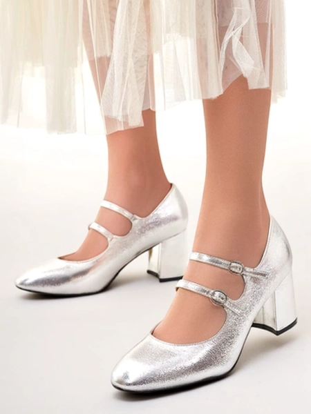 Chaussures à talon bloc en cuir verni pour femmes avec des brides Ovinna