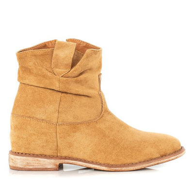 Bottes de cow-boy de couleur camel sur des plates-formes Brunoki - Chaussures