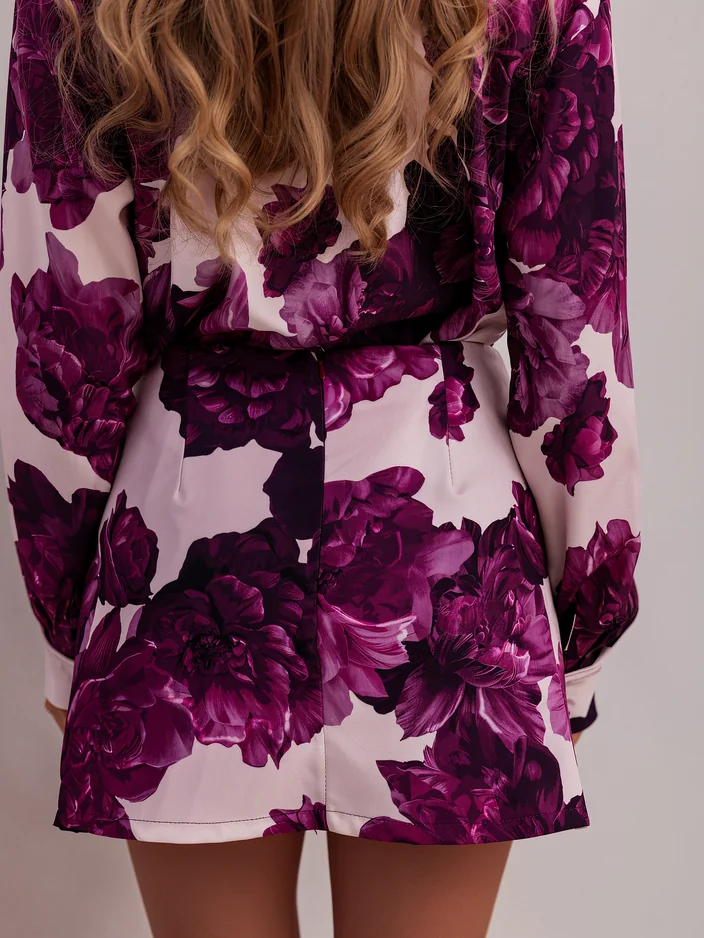 Ensemble floral Royalfashion pour femmes avec un blazer noué et des shorts