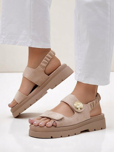 Sandales pour femmes beiges Royalfashion Callista sur plateforme en daim