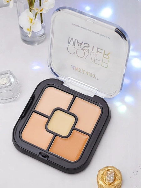 Palette de contouring mate et waterproof avec 5 correcteurs nude 01