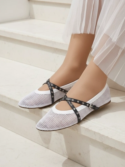 Ballerines Royalfashion Calista Bianca – chaussures pour femmes blanches en maille avec des brides noires