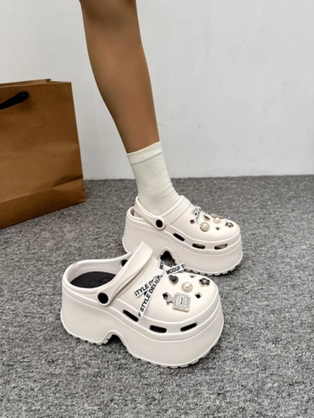 Sandales en caoutchouc pour femmes Royalfashion avec décorations Dellos