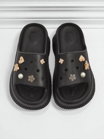 Royalfashion Tongs en caoutchouc pour femmes avec décorations Slash Glam